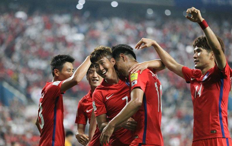 中国足球对战韩国足球